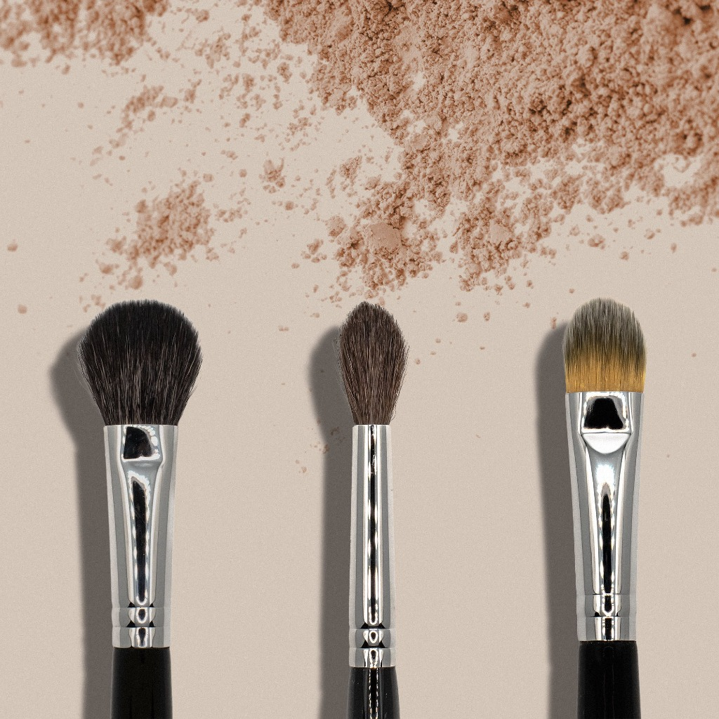 When Applying Makeup, Why Do You Need a Crease Brush?