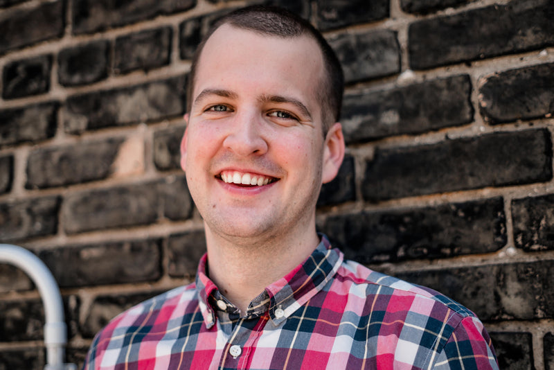 PORTRAIT-YOUNG-MAN-SMILING-MIN